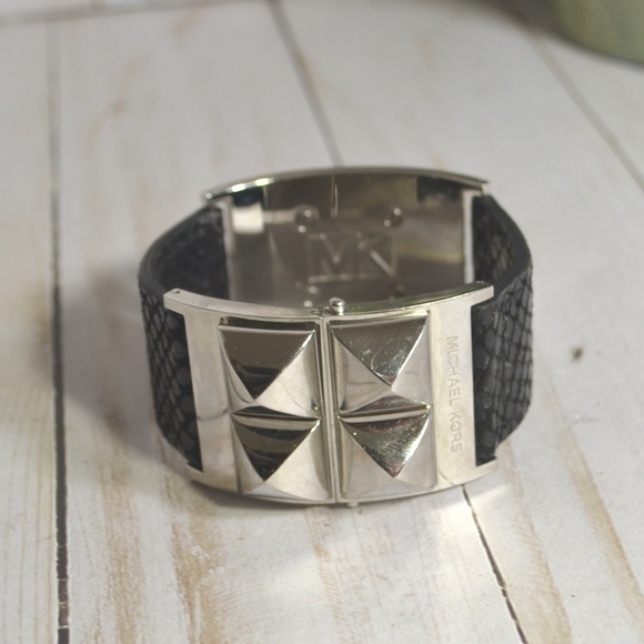 michael kors pyramid bracelet